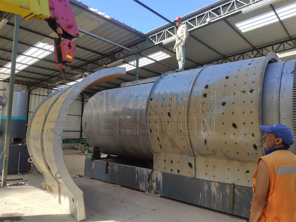 智利16噸廢舊輪胎煉油設(shè)備安裝現(xiàn)場第3張